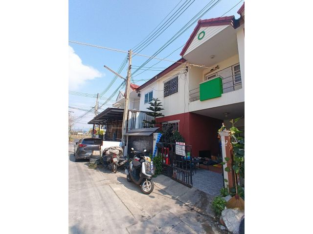 ขายทาวน์เฮ้าส์ 2 ชั้น 3 ห้องนอน 2 ห้องน้ำ หมู่บ้านสุวรรณวิลล่า ตำบลเสม็ด อำเภอเมืองชลบุรี จังหวัดชลบุรี
