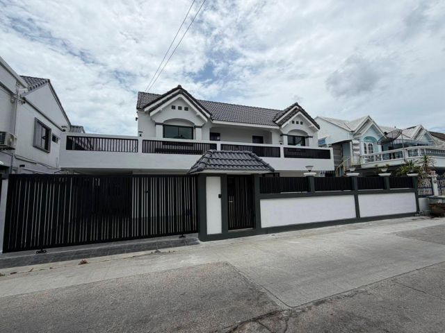 บ้านให้เช่า ซอย วชิรธรรมสาธิต 55 สุขุมวิท 101/1 Renovate ใหม่ พื้นที่เยอะมากๆ