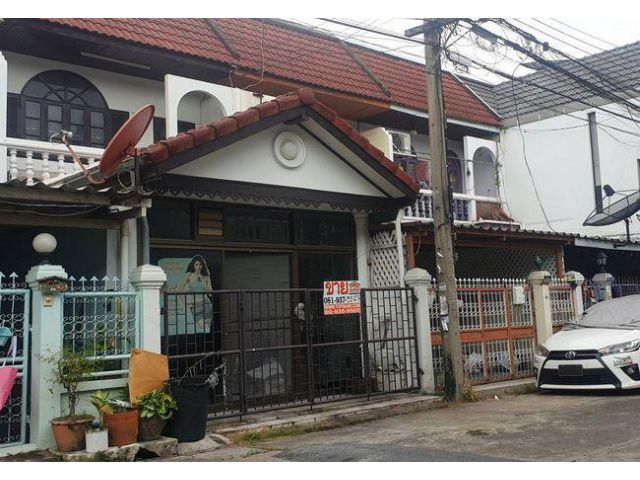 ขายทาวน์เฮ้าส์ หมู่บ้านธารทองนิเวศน์ ติดถนนพหลโยธิน เนื้อที่ 19 ตร.ว. 2 ชั้น 3 นอน 2 น้ำ