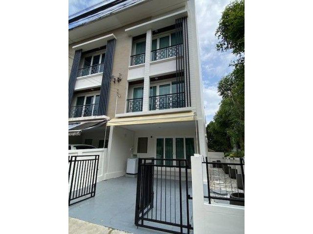 BH4321 ให้เช่าทาวน์โฮม 3 ชั้น บ้านกลางเมืองพระราม 9 มอเตอร์เวย์ หลังมุม ใกล้ทางด่วน