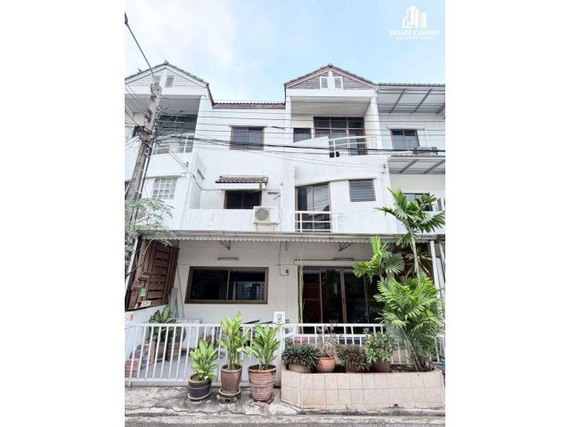 ขายทาวน์โฮม 3 ชั้น หมู่บ้าน ธันยกานต์ ซอยรามอินทรา 40 แยก 31 ทำเลเชื่อมกับถนนนวลจันทร์ พร้อมเข้าอยู่ ใกล้รถไฟฟ้าสายสีชม