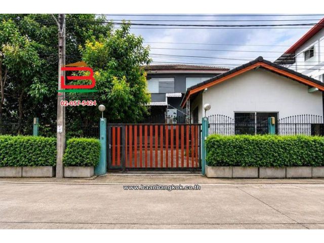 โฮมออฟฟิศ 2 ชั้น เนื้อที่ 112 ตร.ว. ซอยรามอินทรา 5 แยก 18, แยกศาลเจ้าพ่อเสือ(สายหยุด) ถนนรามอินทรา แขวงท่าแร้ง เขตบางเขน