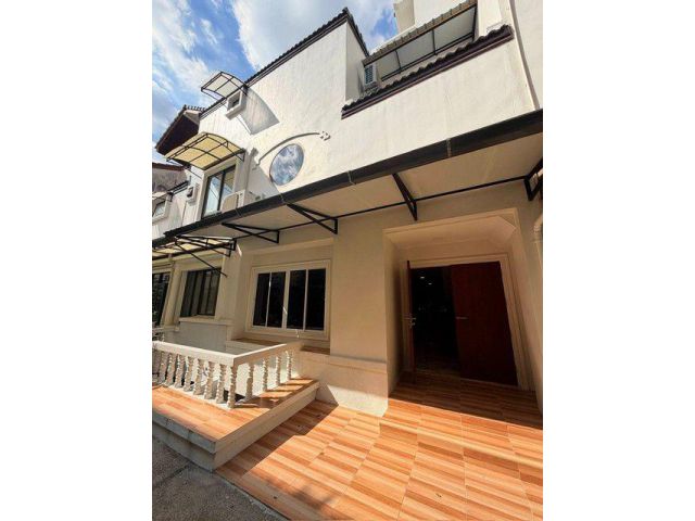 T26-362 ให้เช่า ทาวน์เฮ้าส์ - ชั้นที่ 1 ใกล้กับ ใกล้ BTS เซนต์หลุยส์ กรุงเทพ สาทร 60000 บาทต่อเดือน