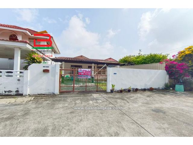 บ้านเดี่ยว หมู่บ้าน ร่มเย็น 5 เนื้อที่ 50 ตรว. ซอยพระยาสุเรนทร์ 9 แยก 5 ถนนพระยาสุเรนทร์ แขวงบางชัน เขตมีนบุรี(เมือง)