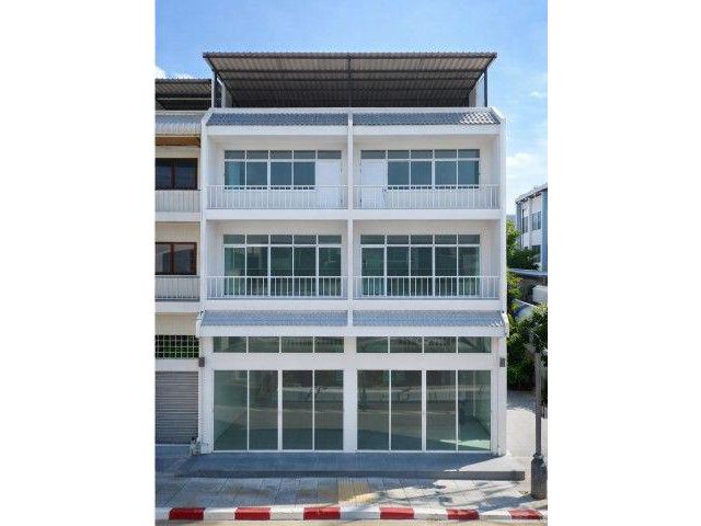 260909nisgkau ให้เช่า อาคารพาณิชย์ showrooms รพ.สินแพทย์ ศรีนครินทร์ 100 ม. อาคารพาณิชย์หัวมุม 2 คูหา 4นอน 4น้ำ Tops 100