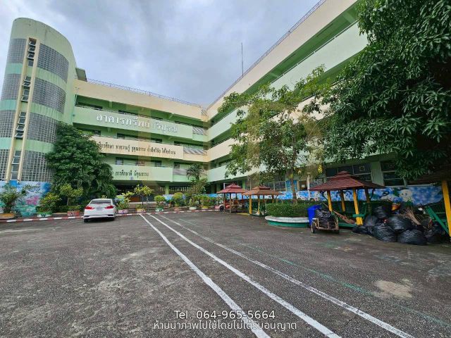 **ขายที่ดินพร้อมสิ่งปลูกสร้าง ทำเลดอนเมือง ใกล้สนามบินดอนเมือง** **ที่ดิน 3 ไร่ 66 ตร.ว. พร้อมอาคาร 3 ชั้น