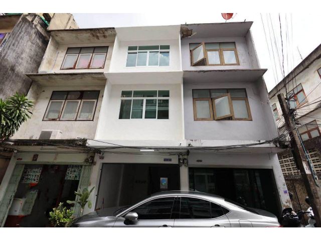 ให้เช่าอาคาร4ชั้น รีโนเวทใหม่ทั้งหลัง เลี้ยงสัตว์ได้ อยู่ในซอยสาทร 11 ใกล้ BTS เซนต์หลุยส์ St. Louis ,โรงเรียนอัสสัมช