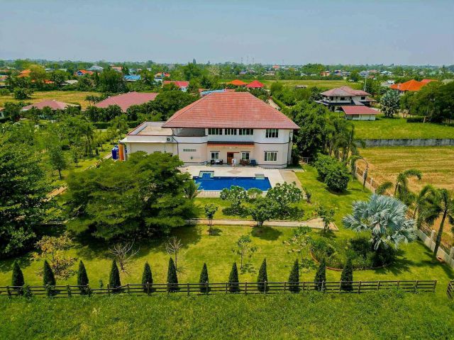 บ้านสวนพูลวิลล่า บนพื้นที่กว้างในสันทราย เชียงใหม่