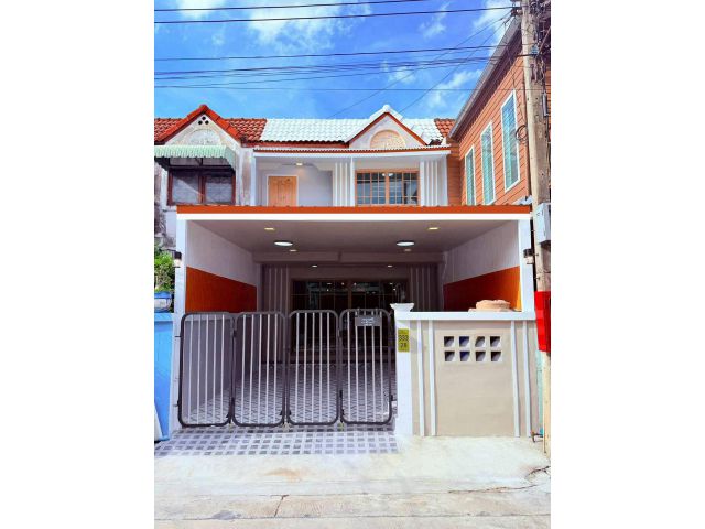 หมู่บ้านบุษกร-รัตติยา ติดถนนกาญจนาภิเษก ทาวน์เฮาส์ 2 ชั้น ตกแต่งใหม่พร้อมอยู่ ทำเลดี เดินทางสะดวก