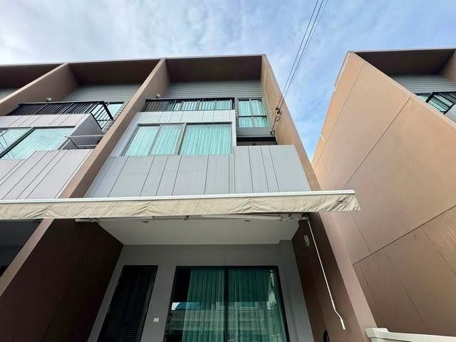ให้เช่าบ้านตกแต่งพร้อมอยู่ ทาวน์โฮม 3ชั้น โครงการบ้านกลางเมือง พระราม 9-กรุงเทพกรีฑา