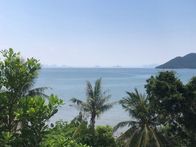 ขายที่ดินติดทะเล/วิวทะเล เกาะลันตาน้อย โฉนด 5 ไร่ครึ่ง ราคาไร่ละ 2.8 ล้านบาท