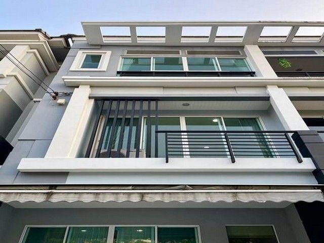 ให้เช่าทาวน์โฮม ซอยรามคำแหง 39 หมู่บ้าน กลางเมืองพระราม 9 - รามคำ