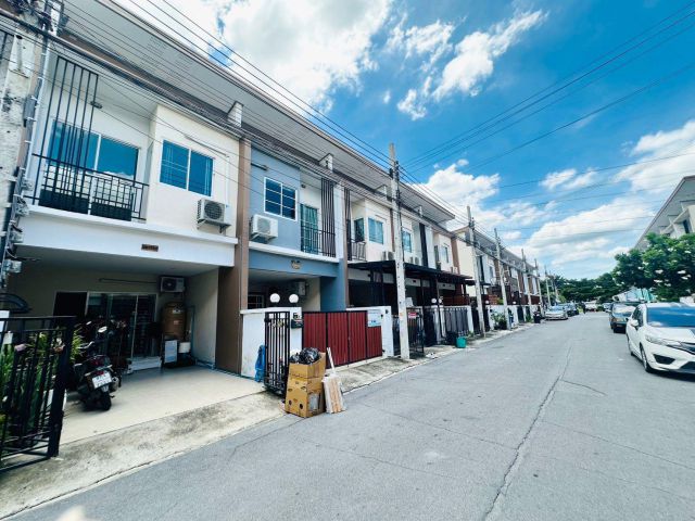 ทาวน์โฮม เคซี รามอินทรา 7 K.C. Ramintra 7 บ้านพร้อมอยู่ ทำเลหทัยราษฎร์ เดินทางสะดวก