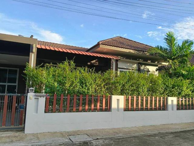 ขายบ้านเดี่ยวชั้นเดียว เนื้อที่กว้าง 87 ตร.ว. ทำเลติดถนนใหญ่ โครงการหมู่บ้านร่มรื่น 3 ต.บ้านควน อ.เมือง จ.ตรัง