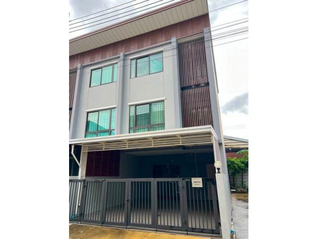 ให้เช่าบ้านทาวน์โฮม 3 ชั้น หมู่บ้านโครงการ สิริเฮ้าท์ รัชดา 18 SIRIHOUSE