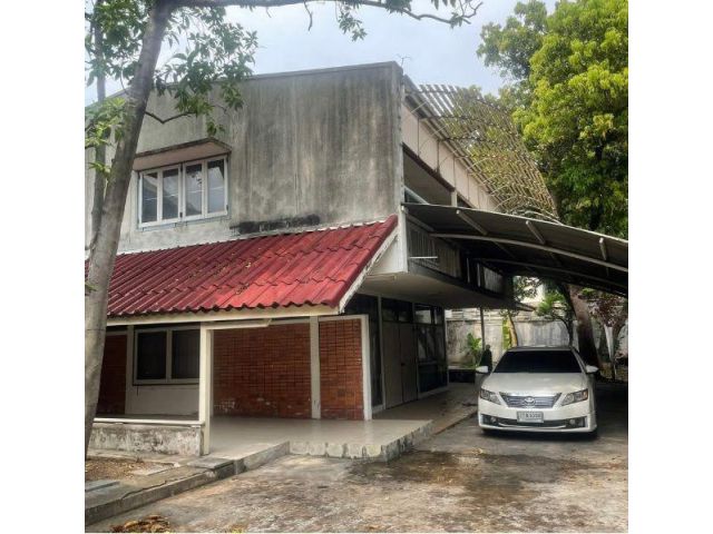 ขายที่ดินพร้อมบ้านเก่าแปลงมุม 187ตรว. เอกมัย18 ใกล้ BTS เอกมัย ทอ