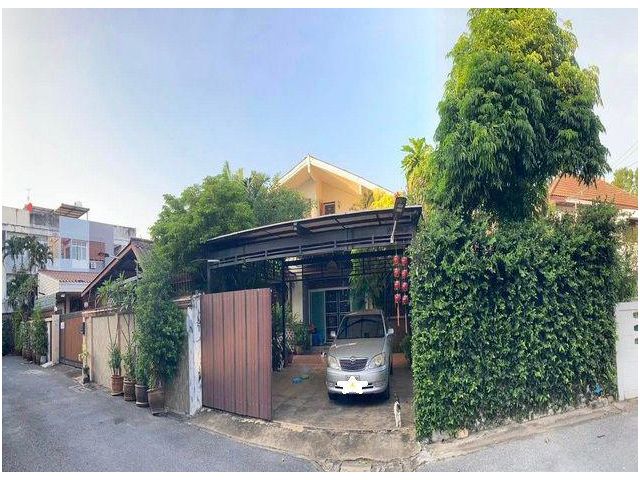 ขายบ้านเดี่ยวพร้อมที่ดิน 190 ตรว. พร้อมบ้าน 2 หลัง ซอยลาดพร้าว 80