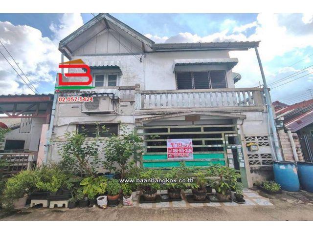 บ้านแฝด 2 ชั้น เนื้อที่ 30 ตร.ว. หมู่บ้านเคหะธานี 4 ซอยราษฎร์พัฒนา 5 ถนนราษฎร์พัฒนา แขวงสะพานสูง เขตสะพานสูง