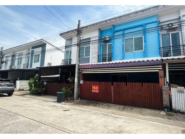 ให้เช่าทาวน์เฮ้าส์ หมู่บ้านกัสโต้ บางนา-สุวรรณภูมิ เนื้อที่ 18.5 ตร.ว. 2 ชั้น 3 นอน 2 น้ำ พร้อมอยู่