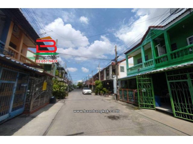 ทาวน์เฮาส์ 2 ชั้น เนื้อที่ 16 ตร.ว. หมู่บ้านแอร์วิลล่า (ลำลูกกา คลอง 2) ถนนลำลูกกา ตำบลคูคต อำเภอลำลูกกา ปทุมธานี
