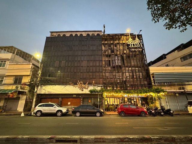 ขาย อาคารพาณิชย์ 5 ห้อง 4 ชั้น ติดถนนหน้าลานคนเมืองเสาชิงช้า