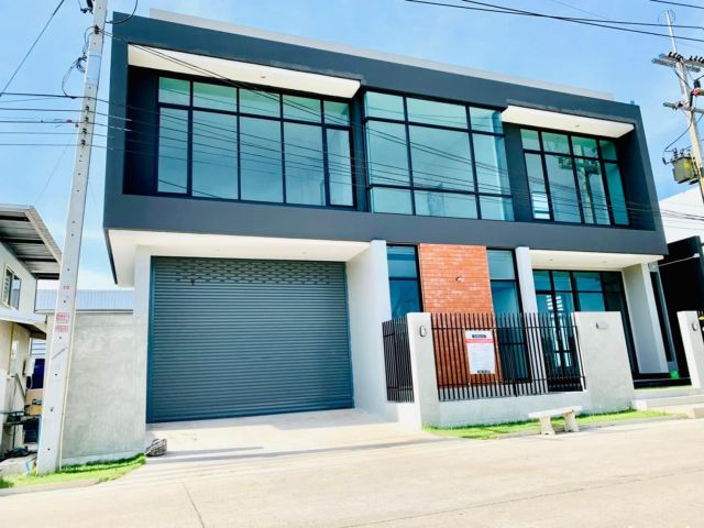 ที่ดินติดถนนใหญ่พร้อมโรงงานใหม่ราคาเริ่มต้นเพียง2.9ล้านบาทเท่านั้นโทรด่วน 091-115-1105