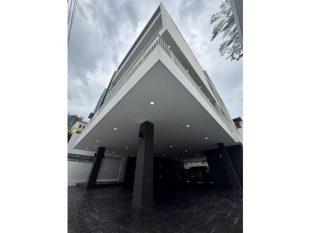 U1480 ให้เช่าโฮมออฟฟิศสร้างใหม่ 4 ชั้น มีลิฟต์ในตัว ย่านพระราม 9 Boutique Office 168 หมู่บ้านทวีมิตร ซอย 5 ถ.พระราม 9 ห้