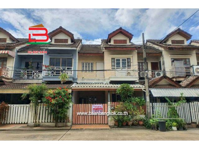 ทาวน์เฮาส์ หมู่บ้าน เอื้อประชา (ซอยนวลจันทร์ 56 แยก 7) เนื้อที่ 21 ตรว. ใกล้ตลาดนัดเลียบด่วนรามอินทรา ถนนนวลจันทร์ เขตบึงกุ่ม