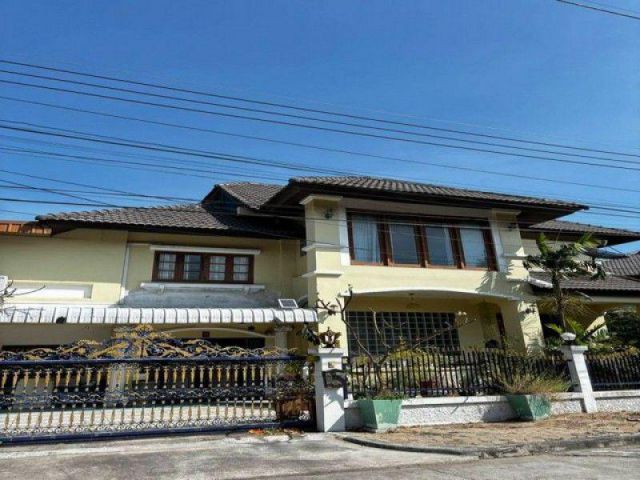 สามมุขธานี บางแสน ให้เช่าบ้านเดี่ยวแปลงใหญ่ 4 นอน เฟอร์ครบ