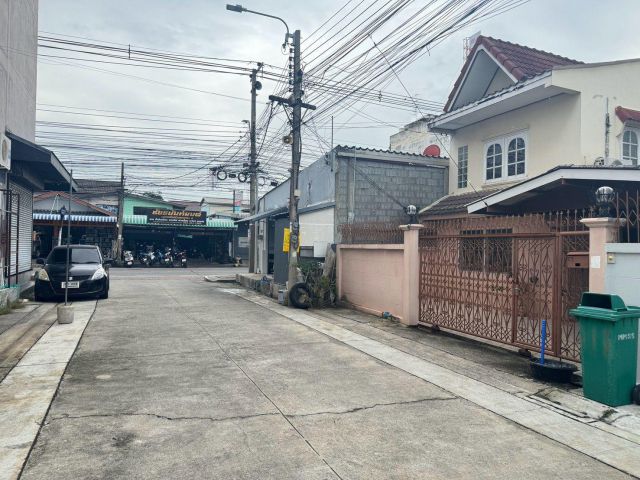 บ้านโซนประชานิเวศน์ 3ได้ พื้นที่ใช้สอยถึง 220 ตร.ม. ท่าทราย เมืองนนทบุรี นนทบุรี