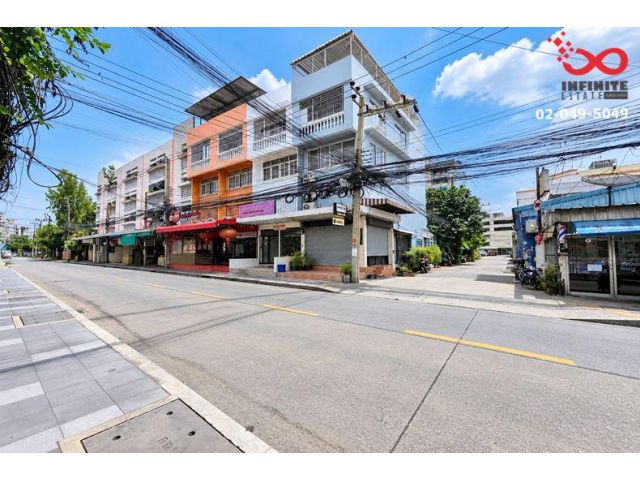 ขายอาคารพาณิชย์ 4 ชั้น หลังมุม ซอยลาดพร้าว 122 ติดถนน พร้อมผู้เช่า ใกล้ MRT มหาดไทย