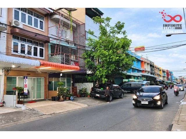 ขายอาคารพาณิชย์ 3 ชั้น ติดถนนโกสุมรวมใจ ดอนเมือง ใกล้สนามบินดอนเมือง
