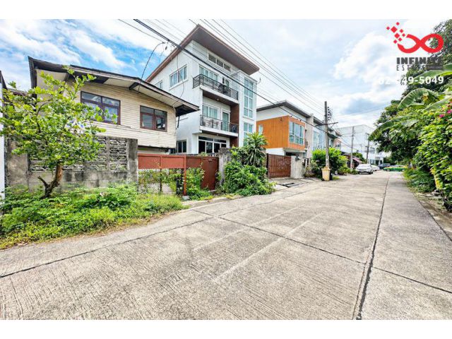 ขายบ้าน 2 ชั้น 27 ตร.ว. ลาดพร้าว 83 วังทองหลาง เหมาะรีโนเวท ใกล้รถไฟฟ้าสายสีเหลือง