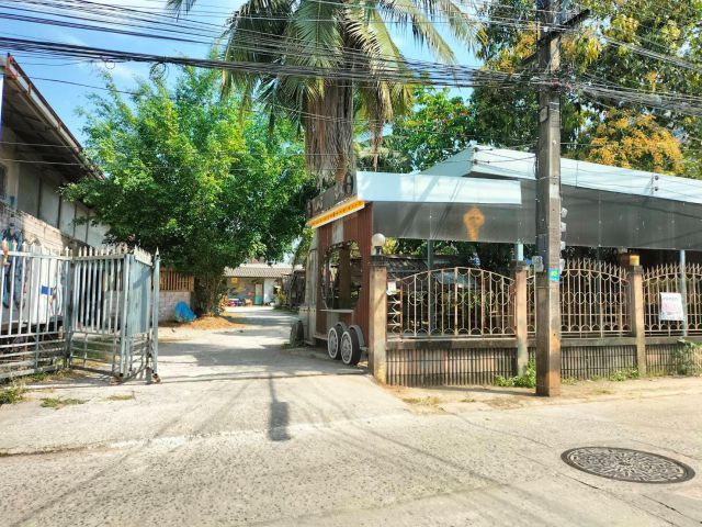 ขายที่ดิน 230 ตรว. พร้อมสิ่งปลูกสร้าง ถนนนกแก้ว ซอยทุ่งเศษฐี ต.กุดป่อง อ.เมือง จ.เลย