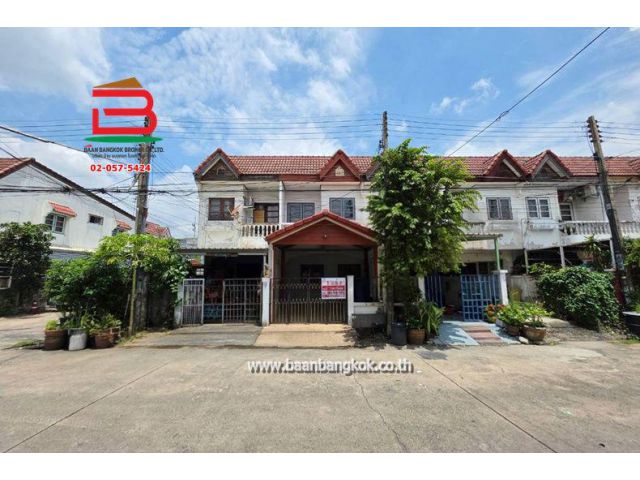ทาวน์เฮาส์ หมู่บ้านฉัตรณรงค์วิลล่า 4 (ซอยเปียร์นนท์) เนื้อที่ 16 ตรว. ใกล้ตลาดเปียร์นนท์ ตำบลคูคต อำเภอลำลูกกา ปทุมธานี
