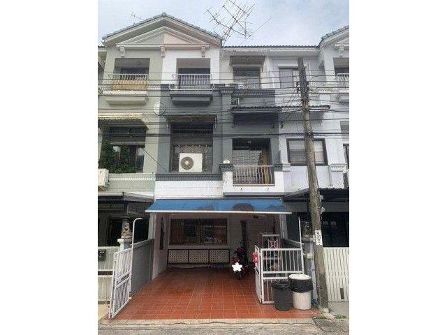 ให้เช่าทาวน์โฮม 3 ชั้น บ้านกลางเมือง เหม่งจ๋าย ลาดพร้าว 80