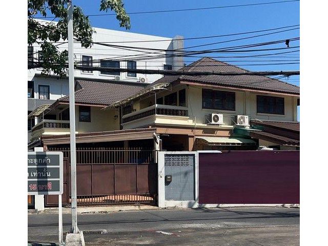 บ้านเดี่ยว 2 ชั้น ซอย 20 มิถุนา ใกล้ MRTสุทธิสาร 5 ห้องนอน 5 ห้องน้ำ แอร์ 7 ตัว จอดรถได้ 3 คัน (RH1595)