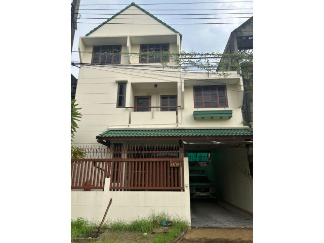 ขายทาวน์เฮ้าส์ 3 ชั้น รีโนเวทพร้อมอยู่ | พัฒนาการ 69