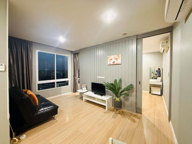 ให้เช่าคอนโด Pet Friendly Happy Condo ลาดพร้าว 101 42 ตร.ม. 1 ห้องนอน วิวเมือง พร้อมอยู่ ใกล้ MRT