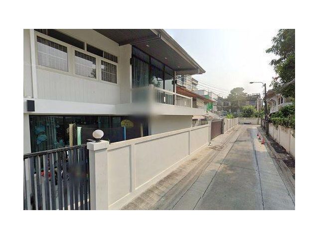 ขายบ้านเดี่ยว 3 ชั้น สไตล์โมเดิร์น อินทามระ ใกล้ MRT สุทธิสาร