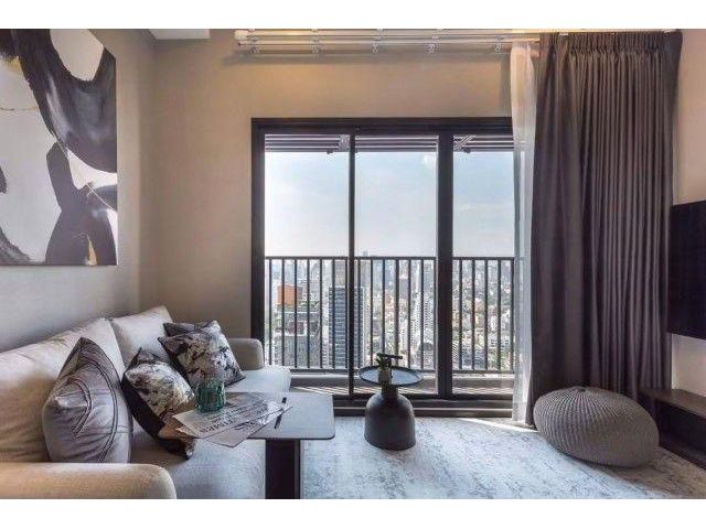 High Floor 3 Bedroom Residence with Unblocked City Views in Thong
