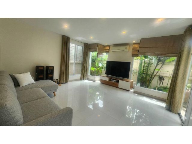 RHT2776ให้เช่าบ้านเดี่ยวสุขุมวิท 49 เลี้ยงสัตว์ได้ ใกล้รถไฟฟ้า BTS สถานีทองหล่อ และสถานีพร้อมพงษ์ ใกล้ห้าง Emporium, Emq