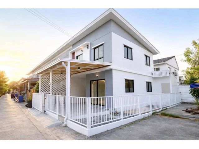 รีโนเวทใหม่เอี่ยมทั้งหลัง ดีไซน์โปร่งสบาย