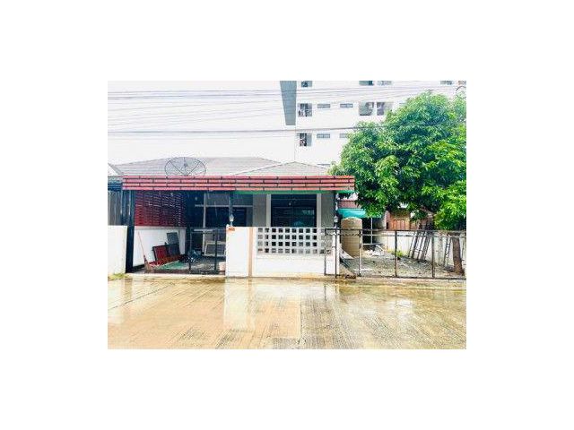 บ้านแฝดรีโนเวทใหม่อมตะพานทองชลบุรี หมู่บ้านปาณรดา