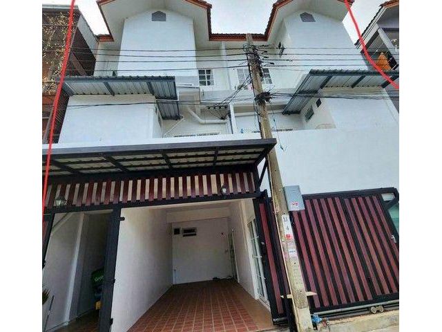 3 ฃั้น 2คูหาทะลุกัน 10 ห้องนอน 10 ห้องน้ำ ซอยพุทธบูชา