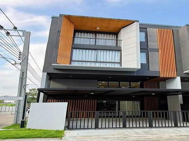 ให้เช่าทาวน์โฮม 3.5 ชั้น หลังมุม หมู่บ้าน ชิเซน ซอยพัฒนาการ 32 ใกล้ โรงเรียนนานาชาติ