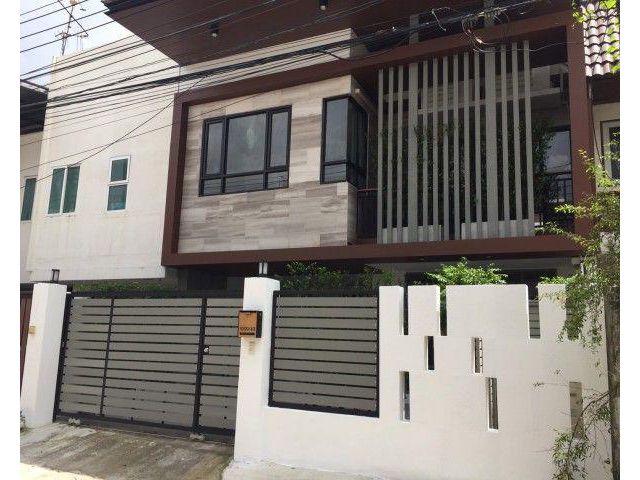 ขายทาวน์เฮาส์ 2 ชั้น 30 ตร.ว. ย่านเอกมัย22 ปรีดี พนมยงค์ 41 ใกล้