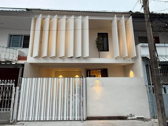 ขายทาวน์เฮ้าส์ 2 ชั้น ย่านลาดพร้าว 41 ซอยภาวนา สไตล์ Modern Minimal