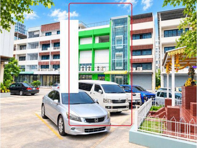 ลิฟท์ด้านหน้า 8นอน 4น้ำ รพ.รามคำแหง 400ม.อาคาร 4.5 ชั้น 3 คูหา