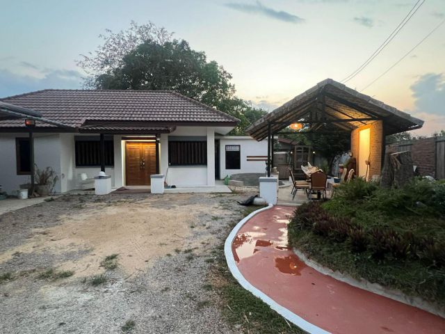 บ้านและที่ดิน 2งาน ติดถนน